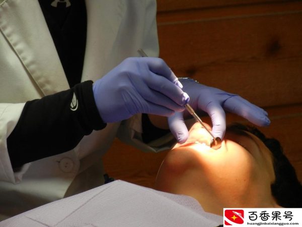 牙医不建议用电动冲牙器