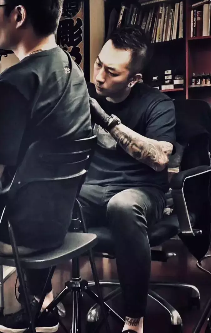 纹身师一个月收入多少钱